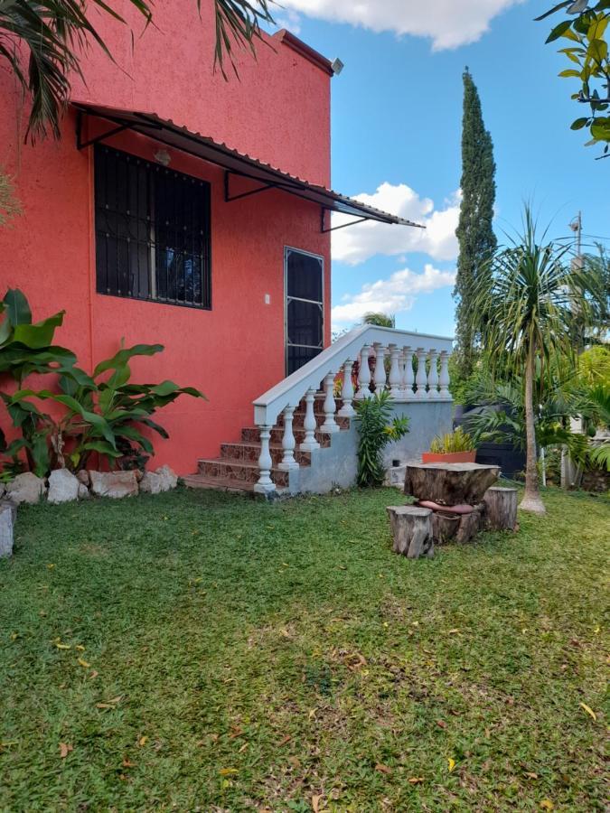 Villa Lirios Valladolid  Exteriör bild