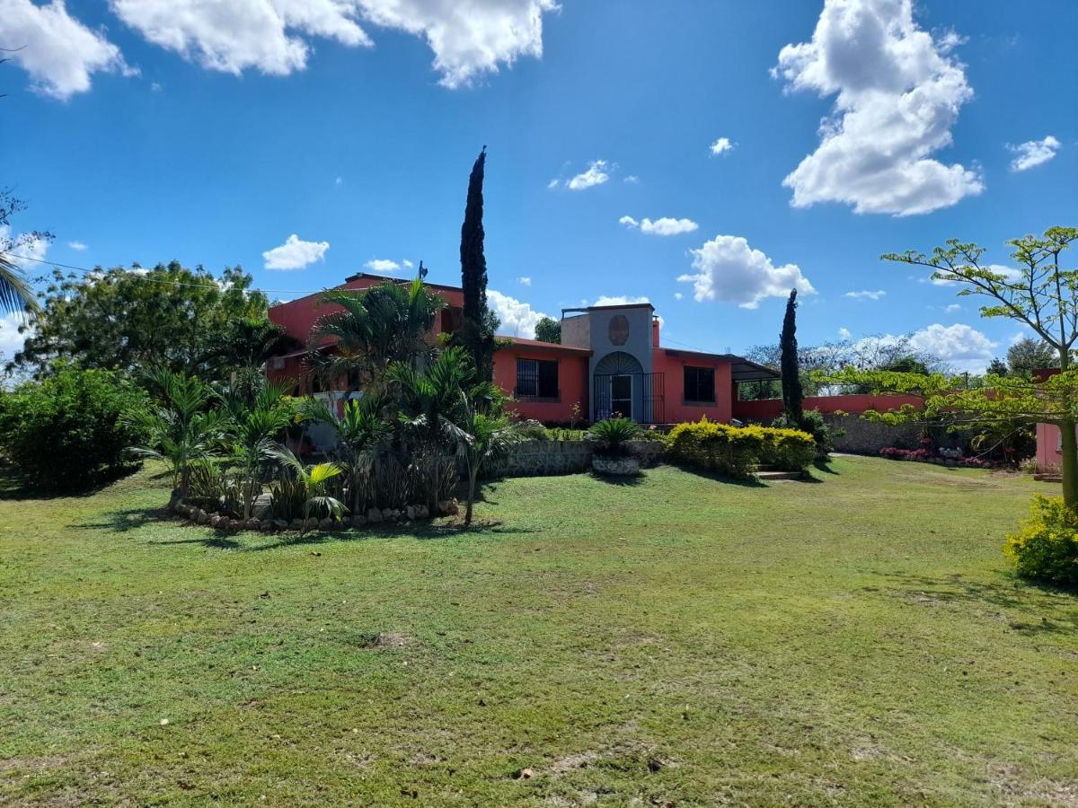 Villa Lirios Valladolid  Exteriör bild